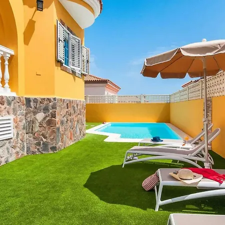 Sleeps 8 Pool Air Con Wifi * Sonnenland