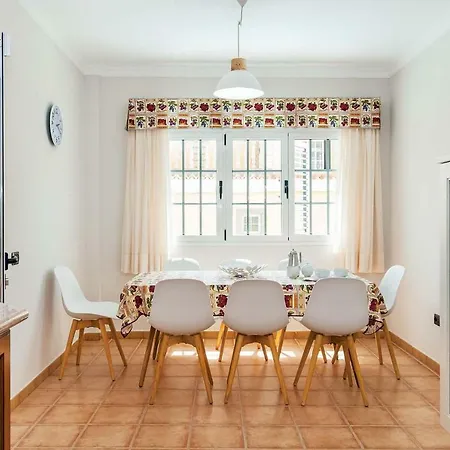 Sleeps 8 Pool Air Con Wifi Sonnenland
